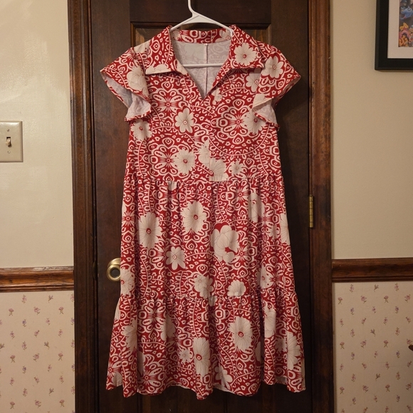 Unk Dresses & Skirts - Unk Red and White Floral Midi Dress with Ruffle Sleeves